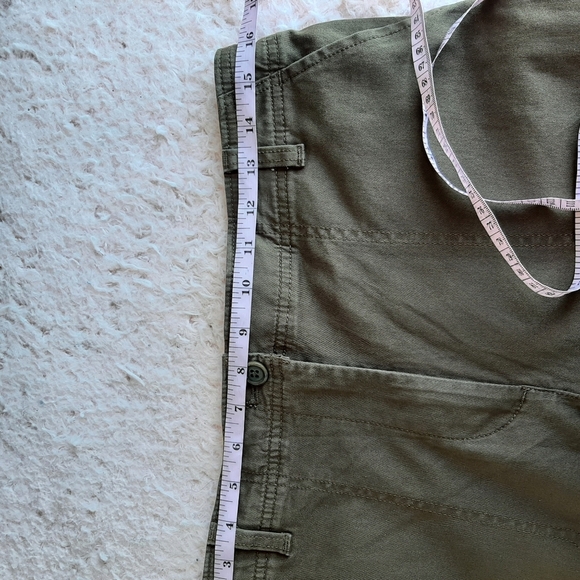 Talbots forest green khaki cargo short  size 8 - Picture 8 of 9